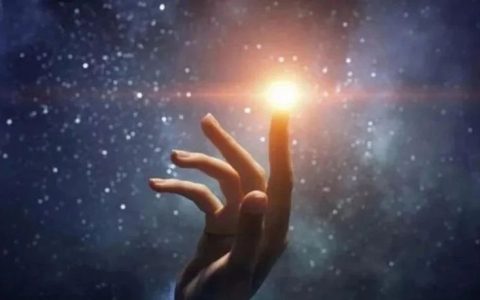 《秘密》这本书，为世人揭示了一个被隐藏千年的秘密，值得所有人收藏