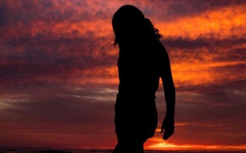 吴越：52岁未婚未育，她活成了最干净的女星