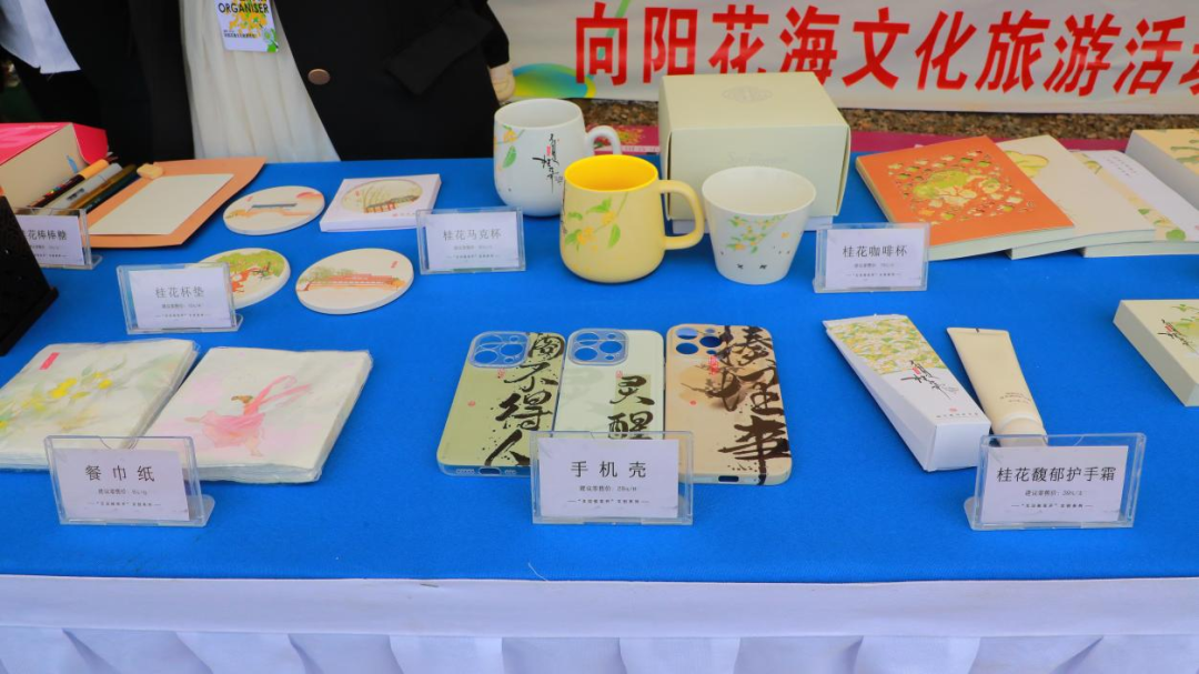 咸安区图书馆举办“流动图书进景区，文旅融合添书香”图书流动车进景区活动