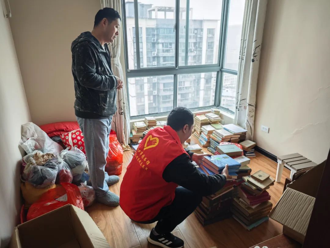 “沧浪文库”：社会各界向丹江口市图书馆捐书