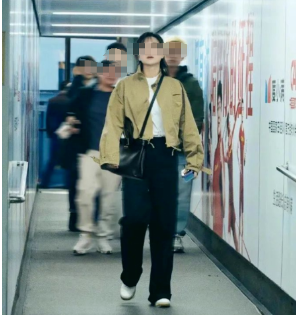 贾玲被质疑体重反弹!最新机场生图流出,网友傻眼:根本认不出了...