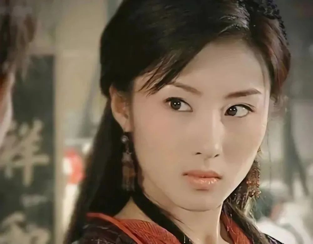 比李嘉欣还爽的内娱阔太：每月拿300万生活费，把老公当儿子哄……