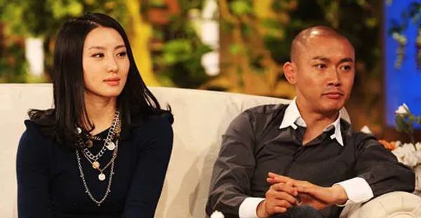 比李嘉欣还爽的内娱阔太：每月拿300万生活费，把老公当儿子哄……