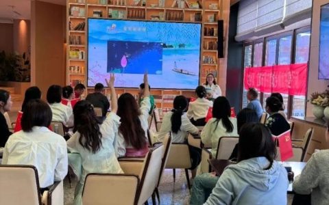 宜都市图书馆联合陆城文化服务中心走进鲟龙书局开展全民读书月“边游边读”活动