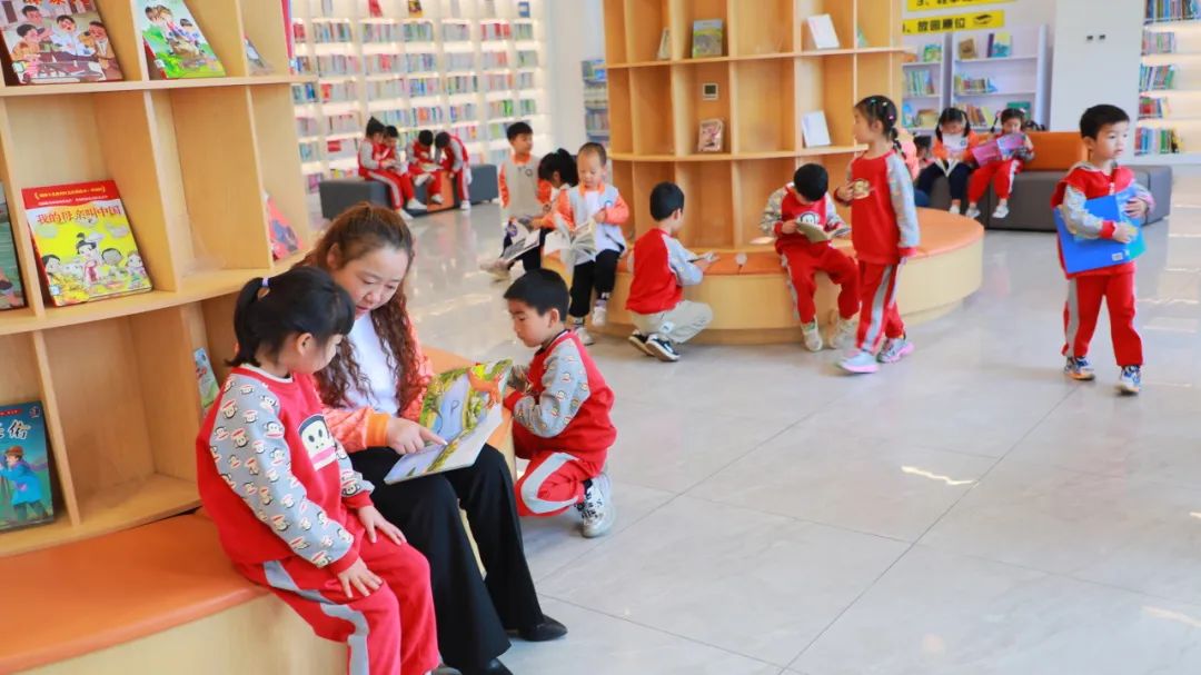 世界读书日宣传周:咸安区图书馆联合区实验幼儿园开展绘本阅读活动