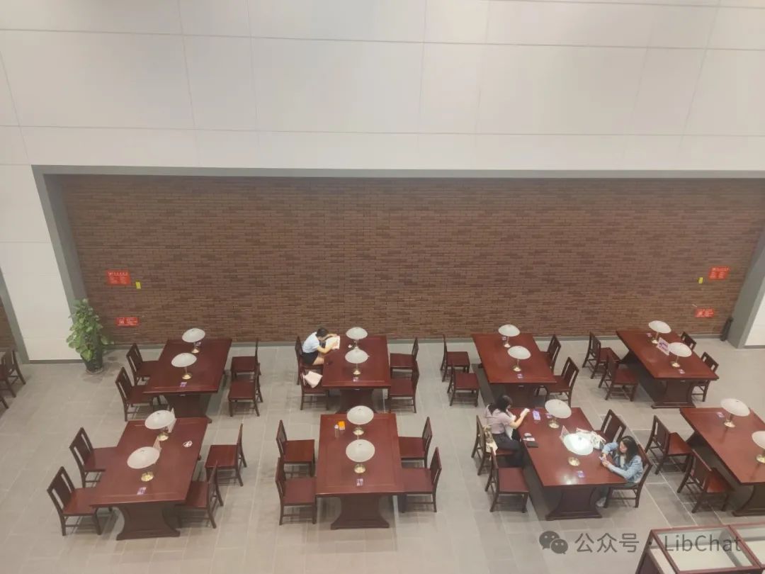 现代研究型大学图书馆模样：南开大学图书馆参观记