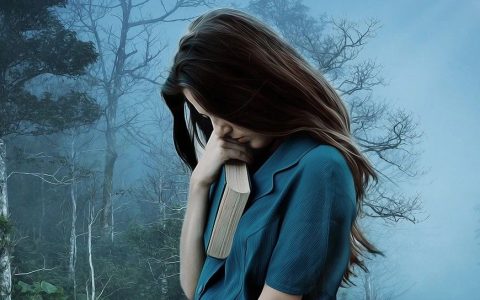 女孩考公成绩第一，政审却被淘汰，原因让家人无法接受，怎么还查这个？