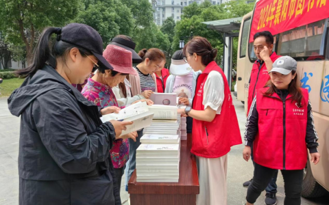 襄阳市图书馆五进五送，悠悠书香沁人心