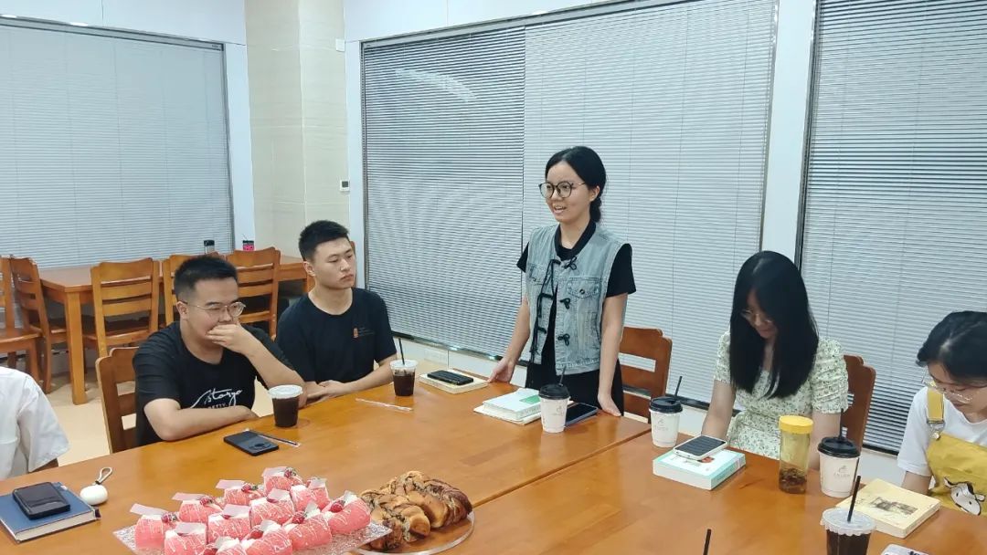 以书会友:房县图书馆青年读书会精彩纷呈