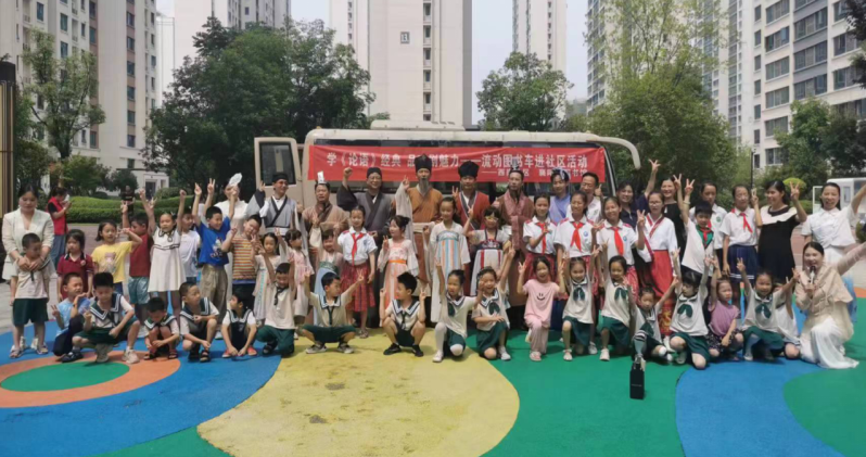 嘀！襄阳市图书馆流动图书车来啦！生活再添书香味儿