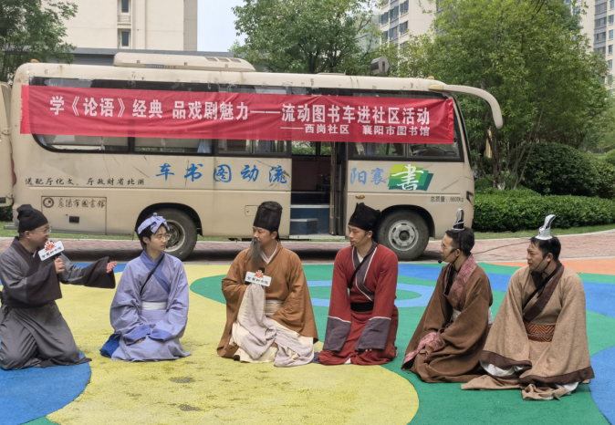 嘀！襄阳市图书馆流动图书车来啦！生活再添书香味儿