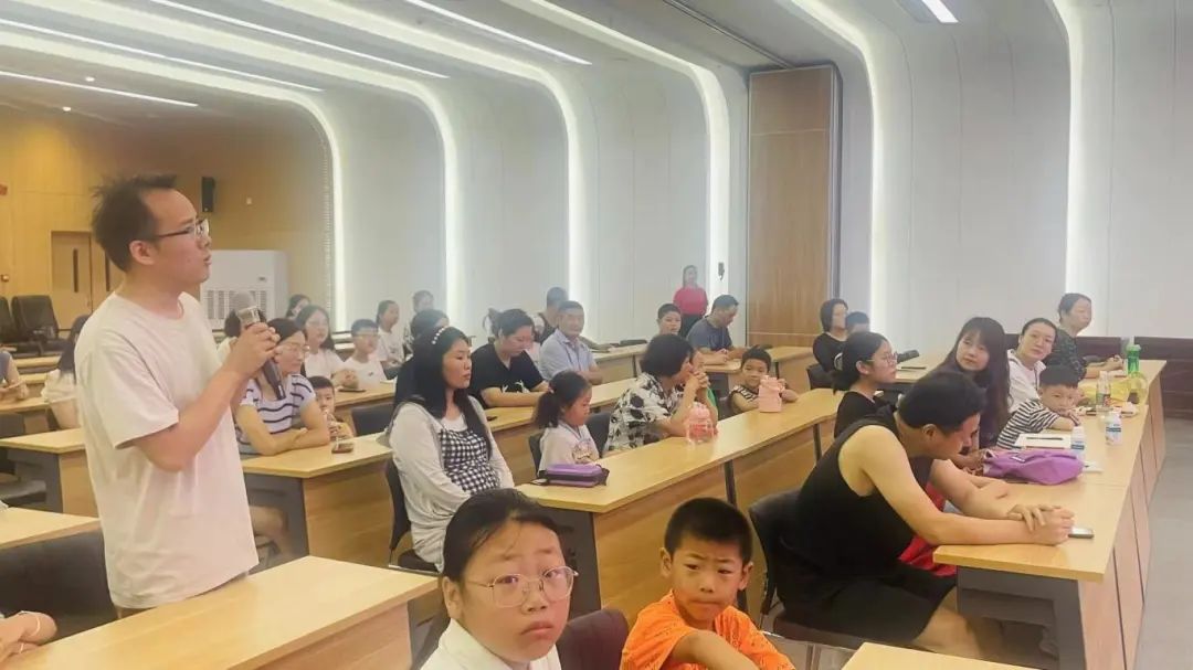 襄阳市图书馆作家零距离!揭秘AI如何重塑阅读体验