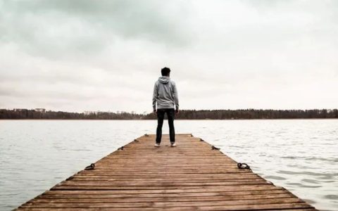 陈道明：如果一个人熬到没有人联系你，没有饭局邀约，没有所谓的社交，那么恭喜你！