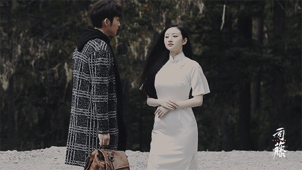 娱乐圈炸了！冯绍峰景甜高调“官宣”？赵丽颖点赞送祝福。