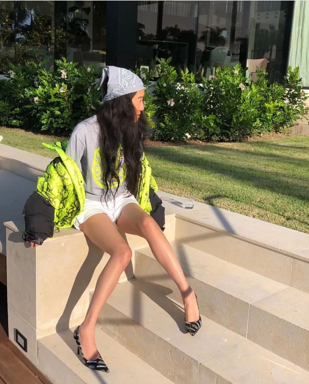 73岁"少女"撩走35岁肌肉小野兽,网友:这身材我沦陷了