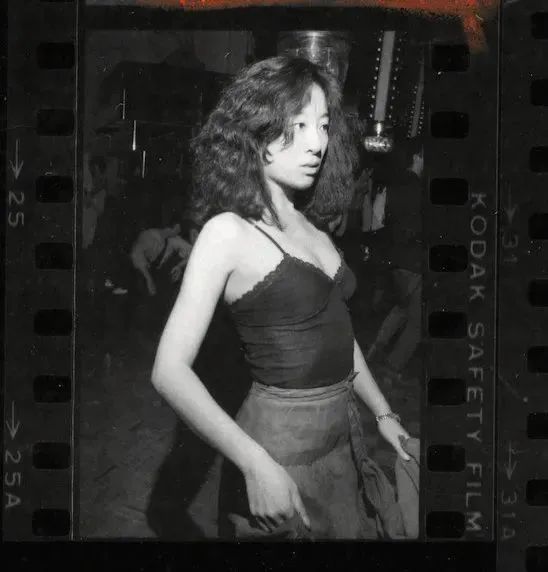 73岁"少女"撩走35岁肌肉小野兽,网友:这身材我沦陷了