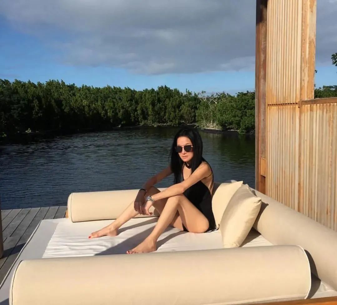 73岁"少女"撩走35岁肌肉小野兽,网友:这身材我沦陷了