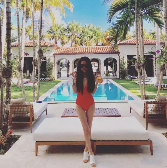 73岁"少女"撩走35岁肌肉小野兽,网友:这身材我沦陷了