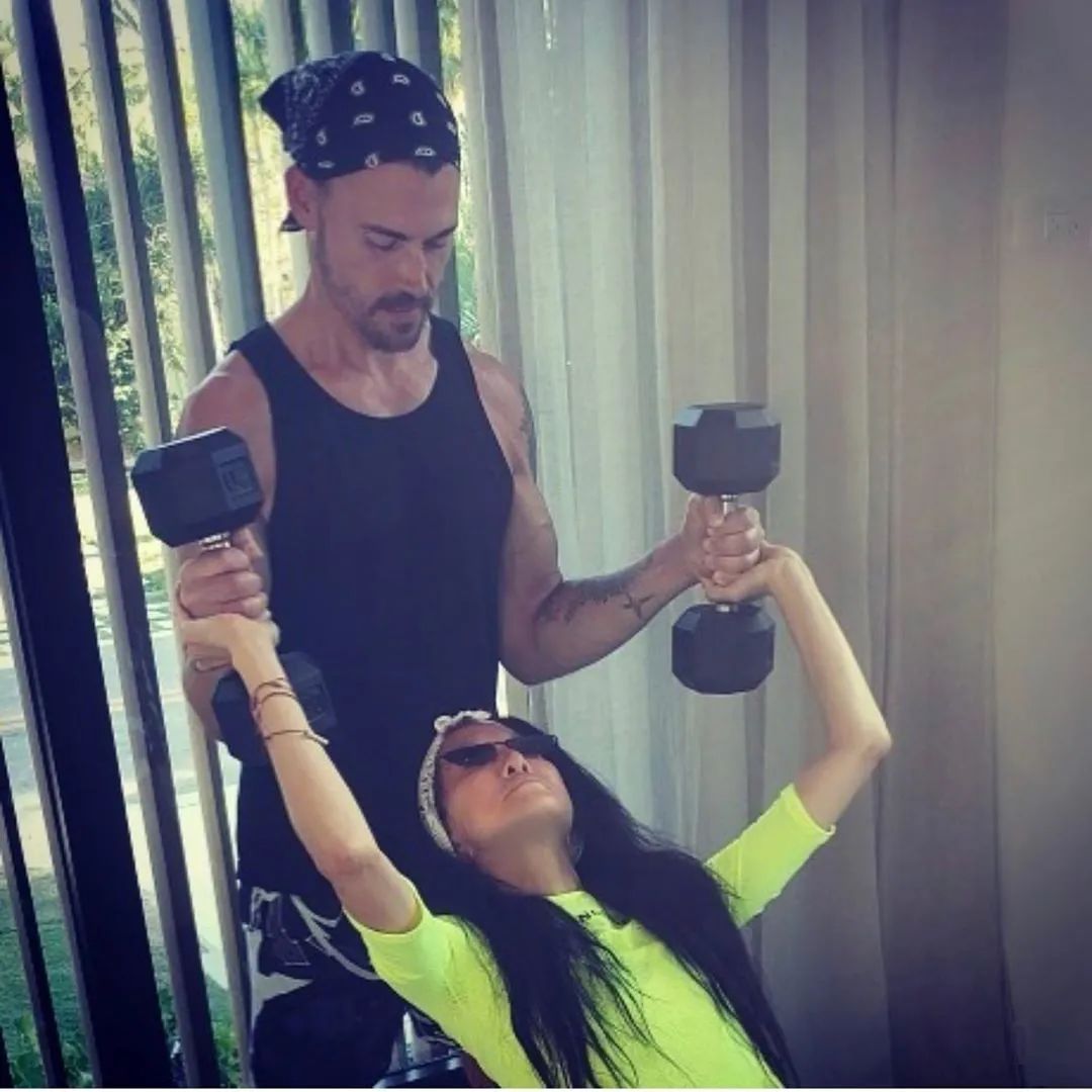 73岁"少女"撩走35岁肌肉小野兽,网友:这身材我沦陷了