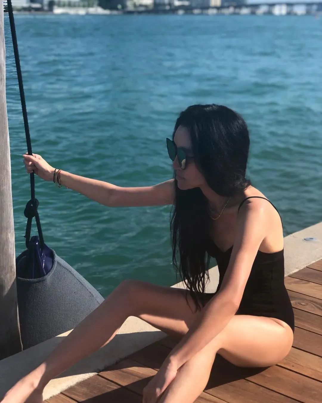 73岁"少女"撩走35岁肌肉小野兽,网友:这身材我沦陷了