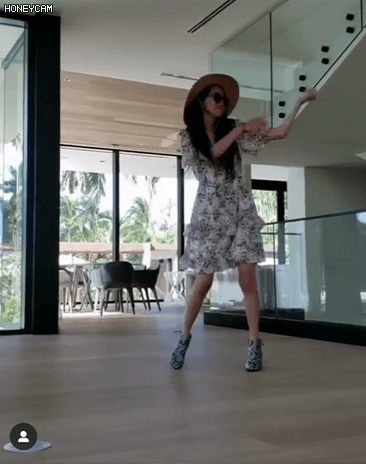 73岁"少女"撩走35岁肌肉小野兽,网友:这身材我沦陷了