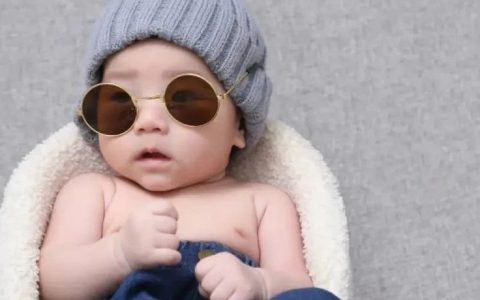 一天之中，4个月的娃，发烧又掉下床