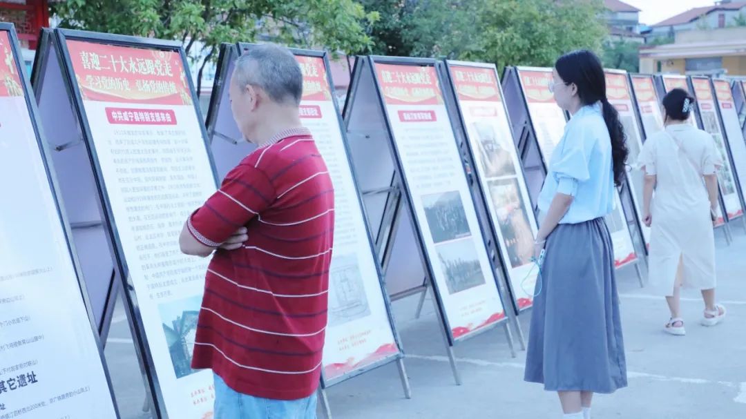 咸安区“图书馆之夜”暨“漂流书包”启动仪式在汀泗桥镇举行