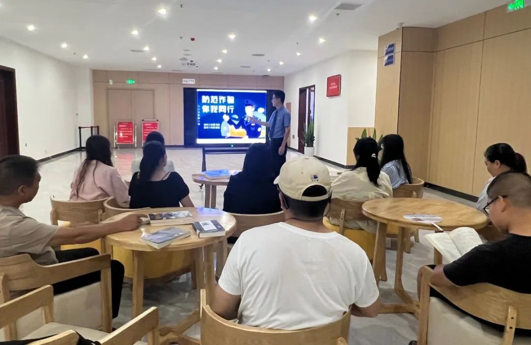 老河口市图书馆联合市检察院开展反诈知识宣传