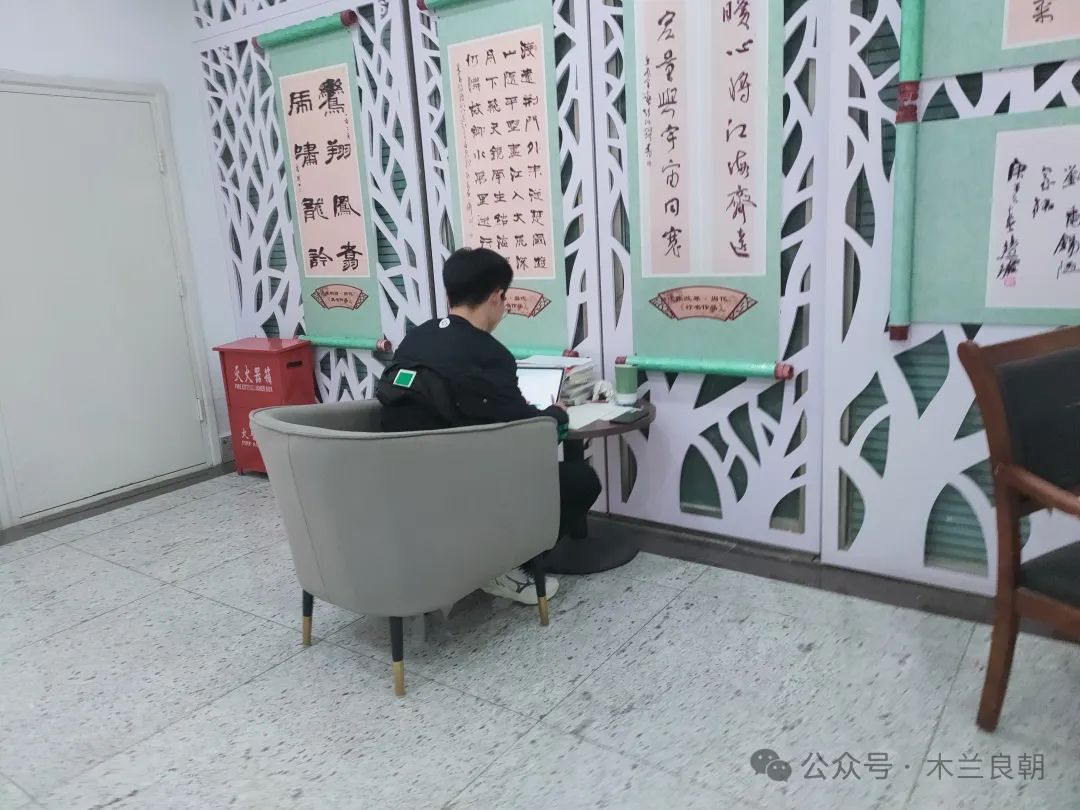 白城师范学院图书馆里:写在纸上的青春