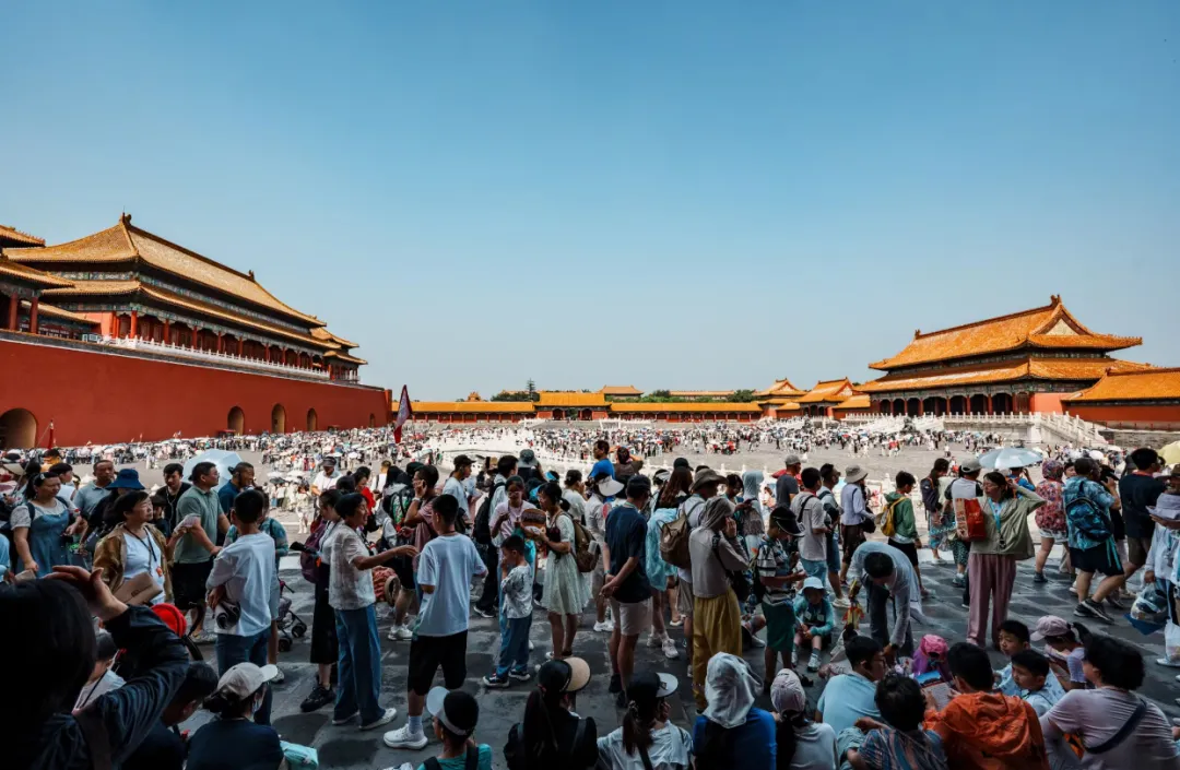 刘德华带12岁女儿逛故宫,合照全网刷屏:这才是文化自信