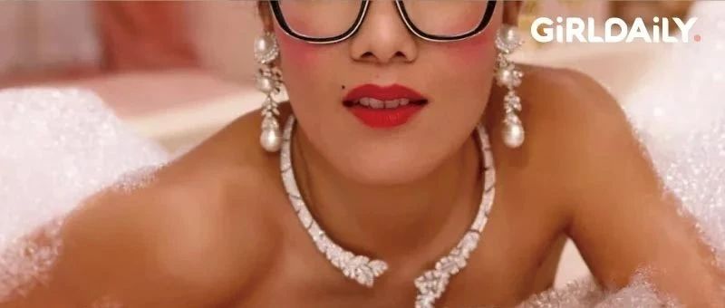 她和“哈佛吴彦祖”离婚后，事业飞升身价百万：女王的人生已经next level！