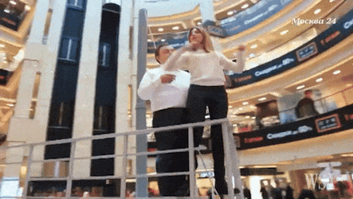 俄罗斯大叔因为长相神似小李子而爆火，几年后他却入不敷出，甚至为了钱走上战场…