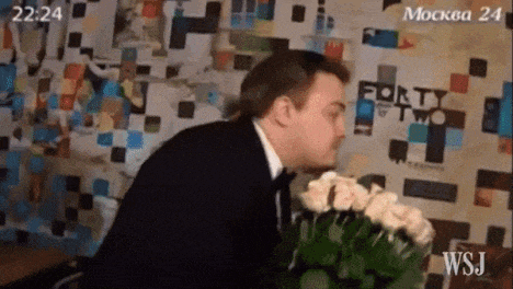 俄罗斯大叔因为长相神似小李子而爆火，几年后他却入不敷出，甚至为了钱走上战场…