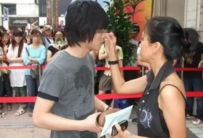 萧敬腾迎娶51岁林有慧:全网恭喜!结婚了,高攀了!