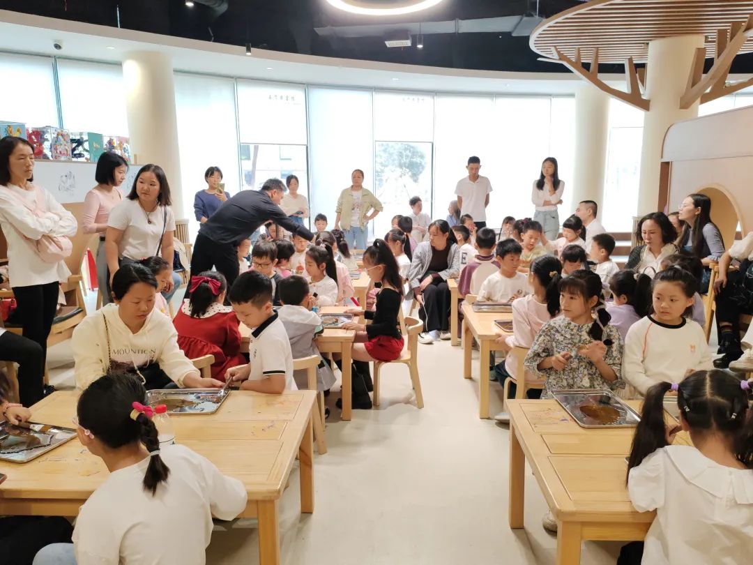 赤壁图书馆“千里江山·叶画艺术展——探索自然的脉络”活动(第二期)预告