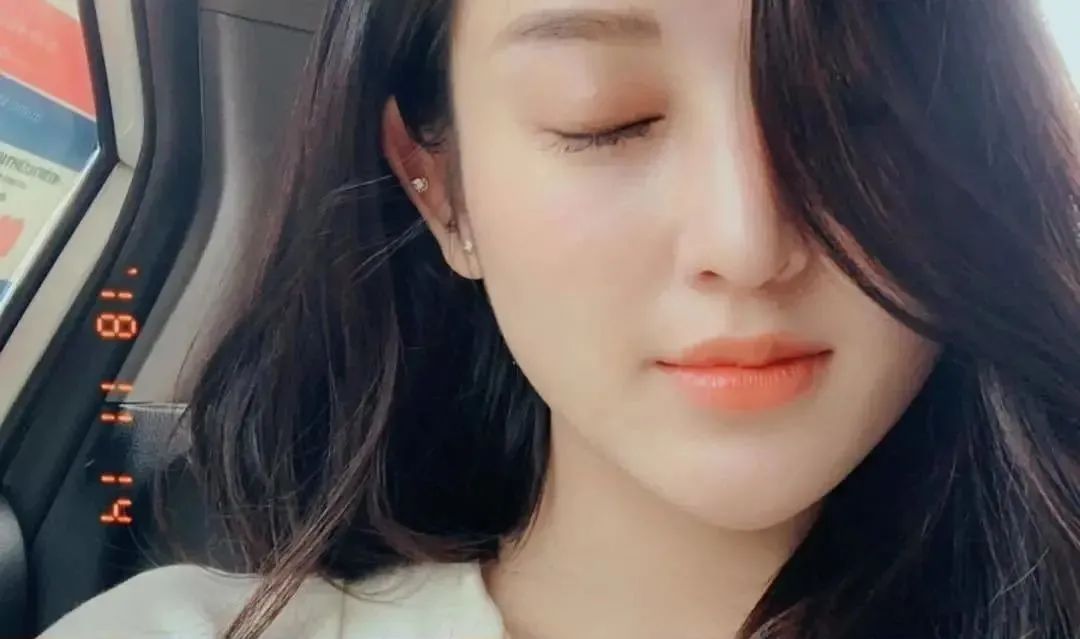 娜扎的脸,柳岩的胸,唐嫣的腿,这个小姐姐齐了!