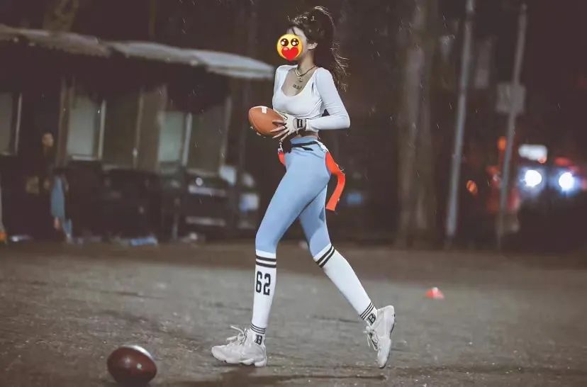 飞盘热度未息，橄榄球辣妹又上场，网友：“媛媛不断”？