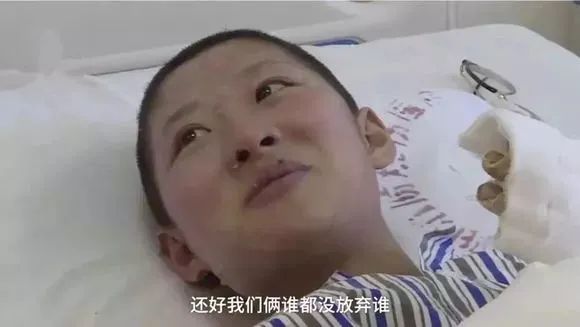 河南博士妻子陪丈夫摆地摊上热搜,网友:这就是现实版《凡人歌》!