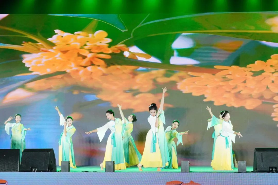 咸安区图书馆延迟闭馆助力桂花文旅主题展演