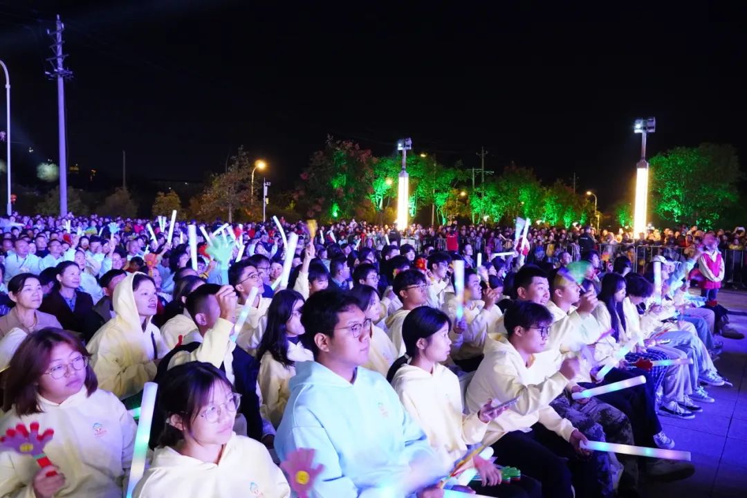 咸安区图书馆延迟闭馆助力桂花文旅主题展演
