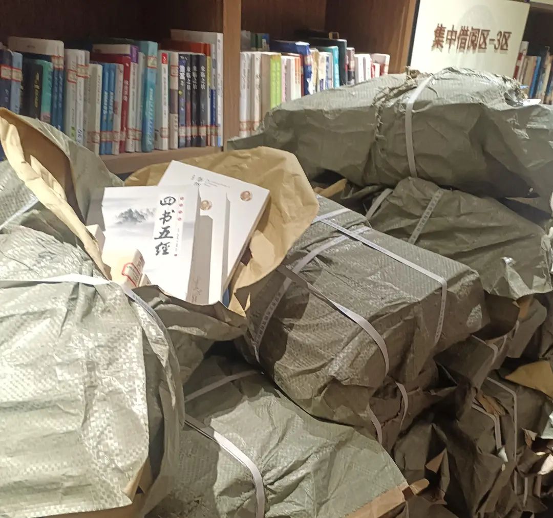 宜城市图书馆：走进图书馆采编部，一本书在图书馆的旅程