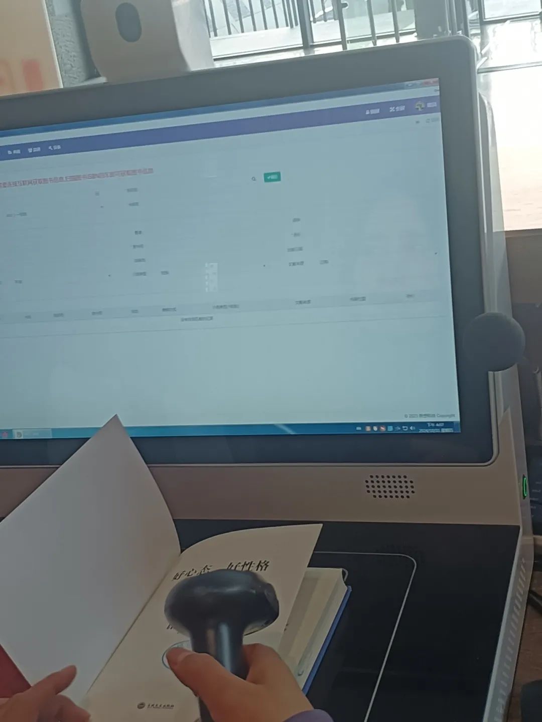 宜城市图书馆：走进图书馆采编部，一本书在图书馆的旅程
