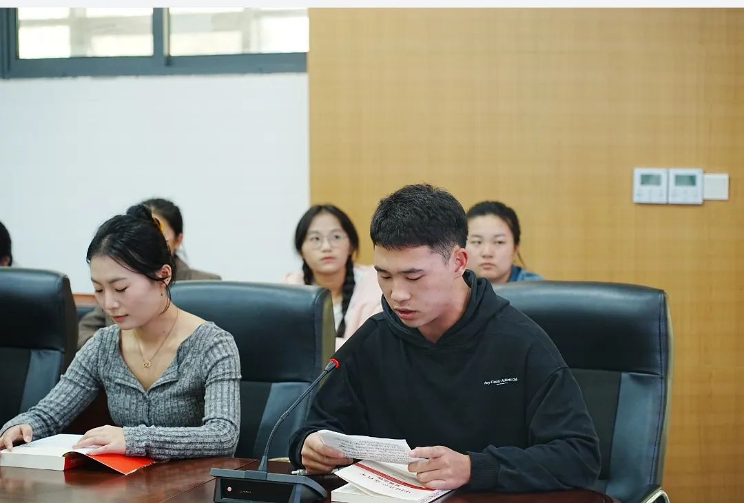 黄冈职业技术学院图书馆举办“学习贯彻二十届三中全会精神”专题读书分享会