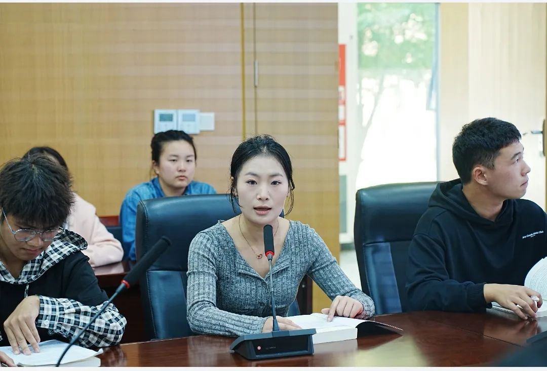 黄冈职业技术学院图书馆举办“学习贯彻二十届三中全会精神”专题读书分享会