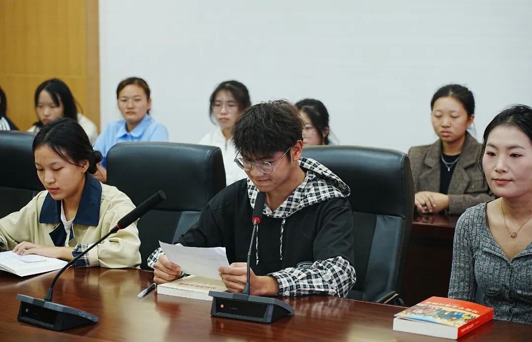 黄冈职业技术学院图书馆举办“学习贯彻二十届三中全会精神”专题读书分享会