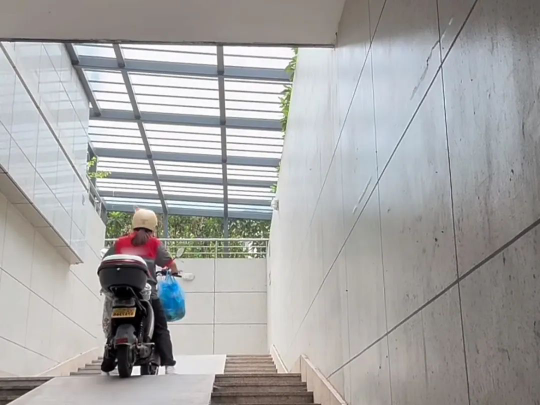 四川女大学生“保洁事件”引发巨大热议:真相和我们想的不一样