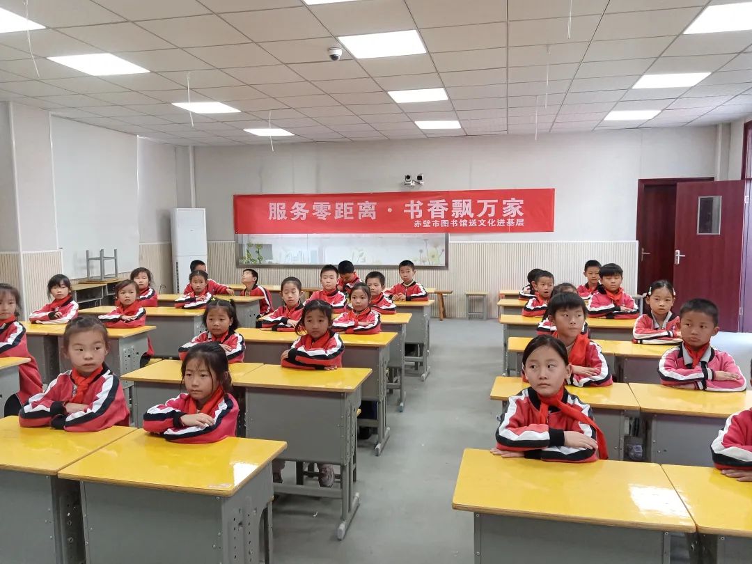 “服务零距离·书香飘万家”赤壁市图书馆开展送文化进基层活动