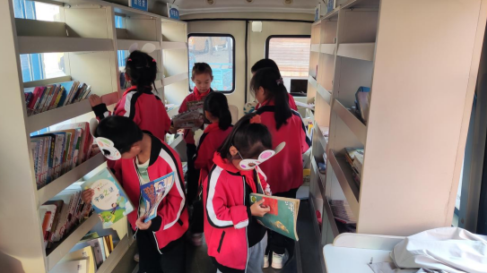 “服务零距离·书香飘万家”赤壁市图书馆开展送文化进基层活动