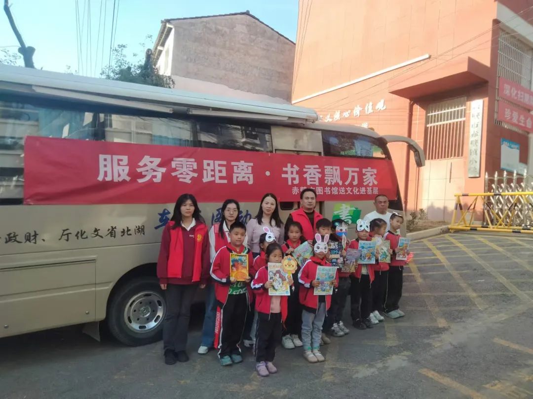 “服务零距离·书香飘万家”赤壁市图书馆开展送文化进基层活动
