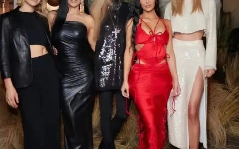 特朗普女儿伊万卡，地球球花沙漏身材，这画面是我能免费看的吗？！